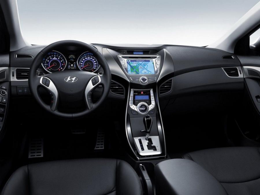  Hyundai Avante 2010 года  (фото 2 из 18)
